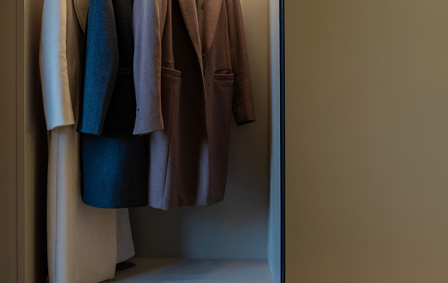 FOYER CLOSET