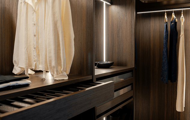 WALK IN CLOSET