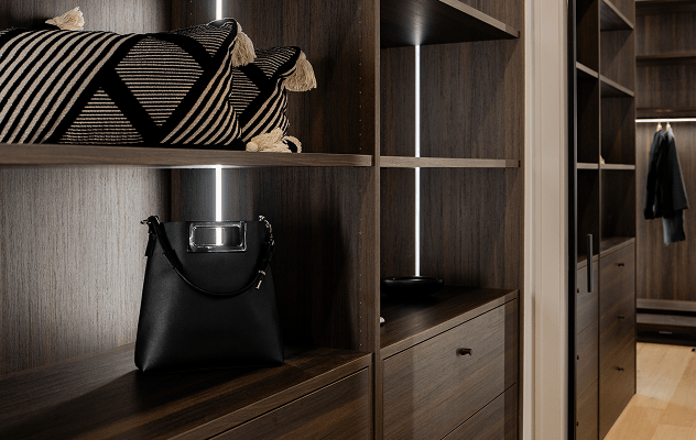 WALK IN CLOSET