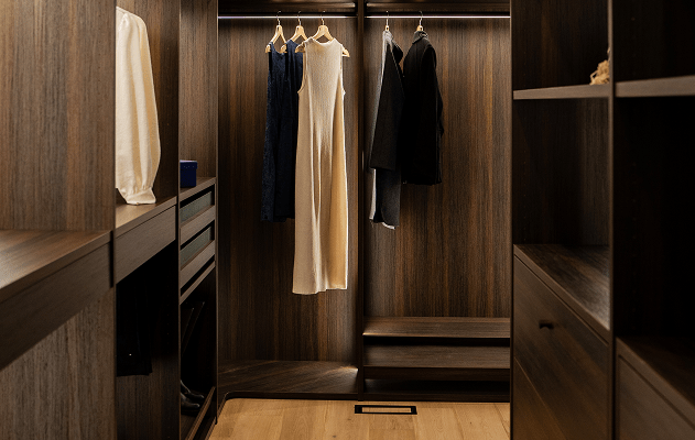 WALK IN CLOSET