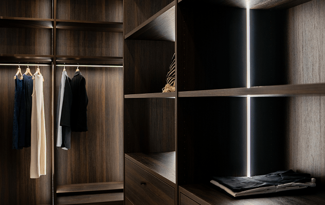 WALK IN CLOSET