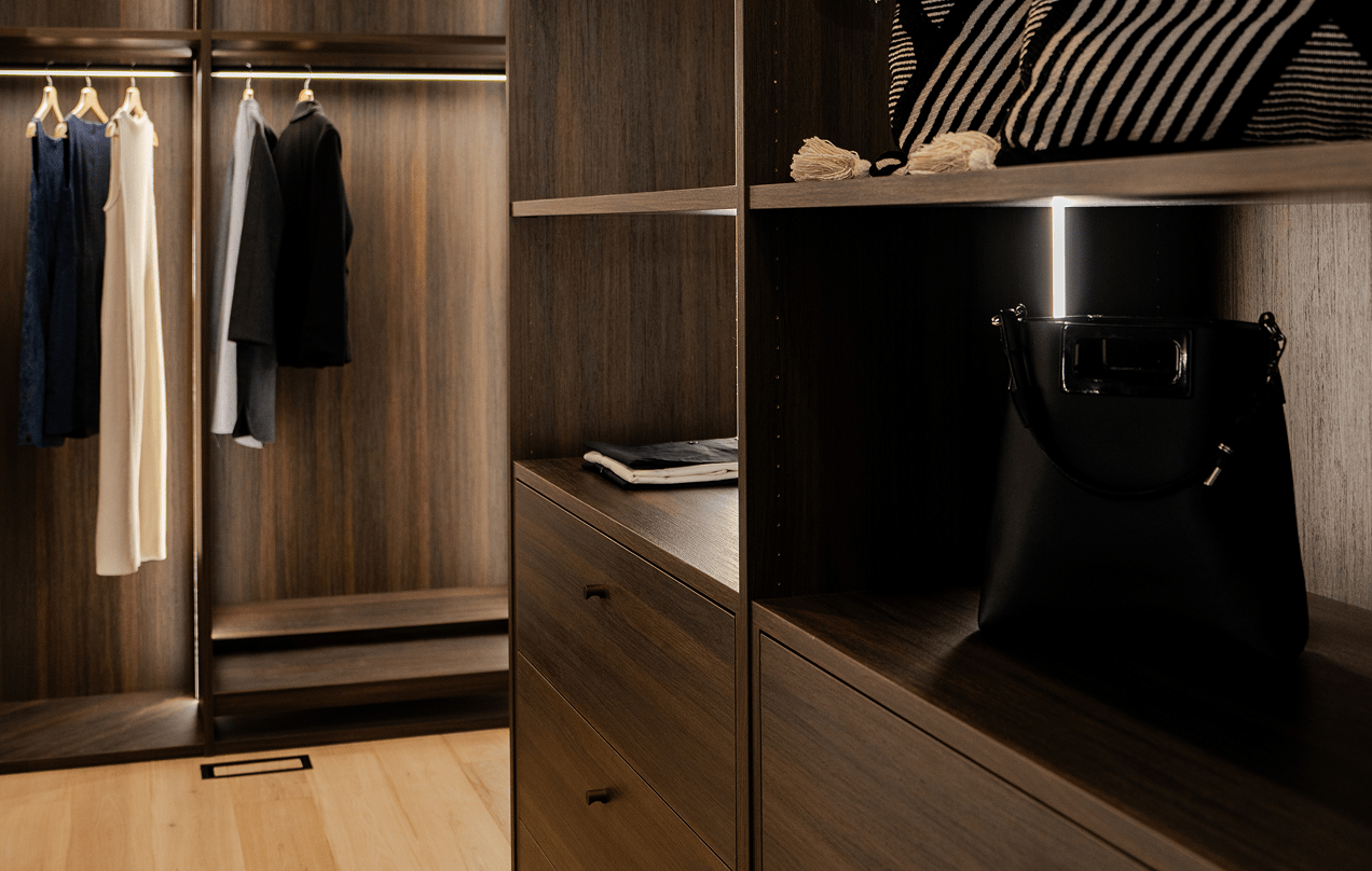 WALK IN CLOSET