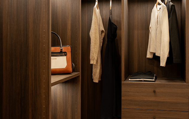 WALK IN CLOSET